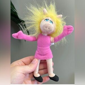 THE MUPPETS- MISS PIGGY Vintage McDonald’s Toy- 2002